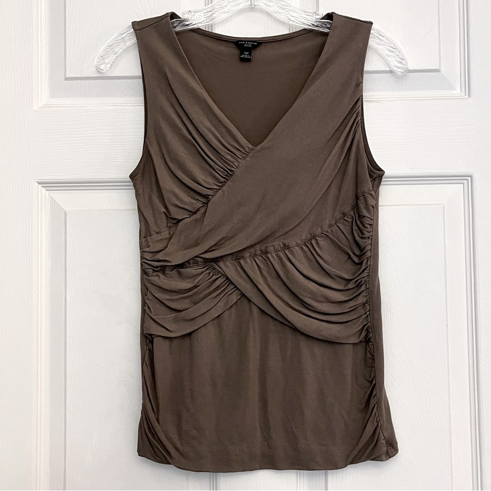☘️3/$15 Ann Taylor Tan Brown Crossover Ruched V-neck Lightweight Tank Top Size S